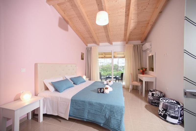 Palapart Gikas Suites And Studios Gouvia Esterno foto